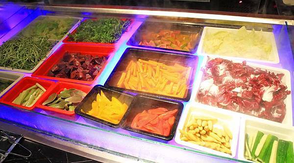 【新竹美食】香港香港新生活飲茶-首創手搖特飲與港式料理吃到飽