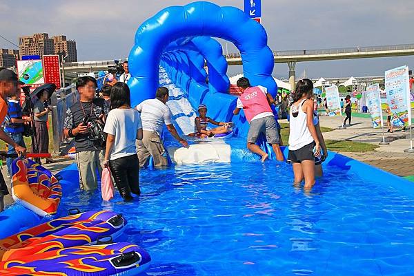 【台北旅遊】2017新月水道節-新月橋超長滑水道