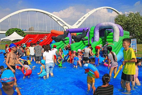 【台北旅遊】2017新月水道節-新月橋超長滑水道