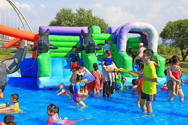 【台北旅遊】2017新月水道節-新月橋超長滑水道