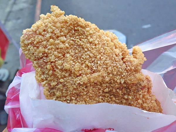 【新莊美食】芳味大Size雞排-比臉還要大的超大雞排 【新莊美食】芳味大Size雞排-比臉還要大的超大雞排