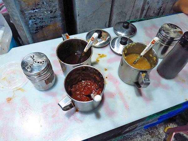 【台北美食】士林廟口阿輝麵線-25元就能吃到大腸麵線