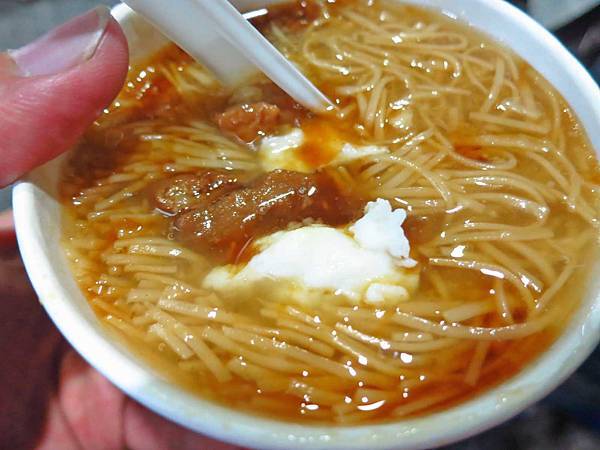 【台北美食】士林廟口阿輝麵線-25元就能吃到大腸麵線