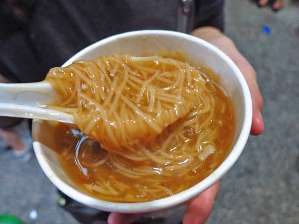 【台北美食】士林廟口阿輝麵線-25元就能吃到大腸麵線