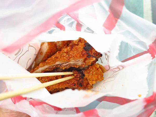 【台北美食】家鄉碳烤香雞排-士林夜市裡超人氣排隊雞排店