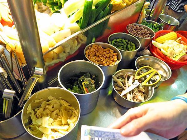 【台北美食】阿姨鹽水雞-士林夜市最受歡迎的鹽水雞 【台北美食】阿姨鹽水雞-士林夜市最受歡迎的鹽水雞