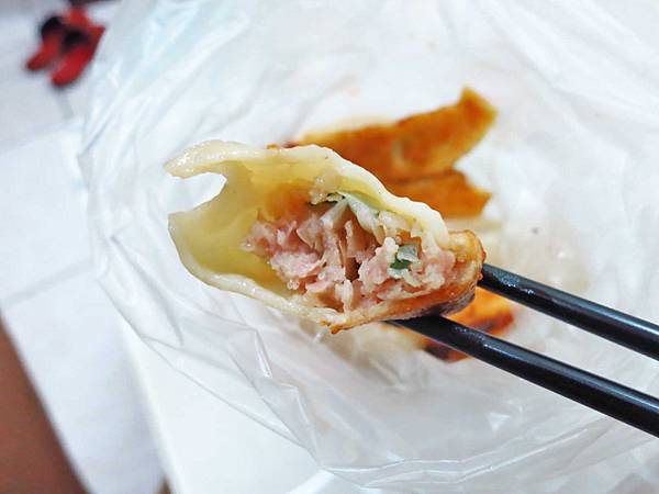 【蘆洲美食】復興路無名鍋貼-便宜又美味的鍋貼