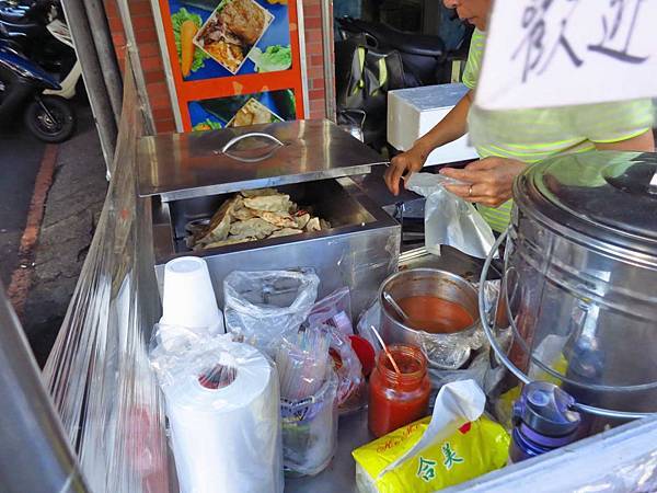 【蘆洲美食】復興路無名鍋貼-便宜又美味的鍋貼