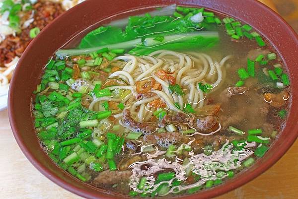 【中壢美食】雙陳魯肉飯-從無到有都是親自製的美味小吃