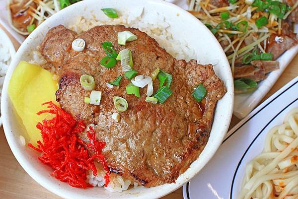 【中壢美食】雙陳魯肉飯-從無到有都是親自製的美味小吃