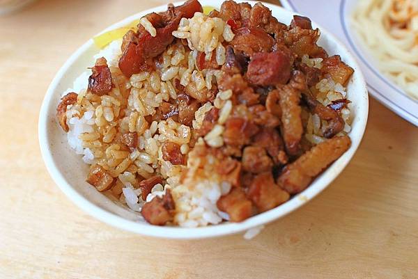 【中壢美食】雙陳魯肉飯-從無到有都是親自製的美味小吃