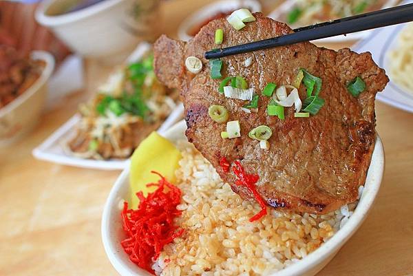【中壢美食】雙陳魯肉飯-從無到有都是親自製的美味小吃