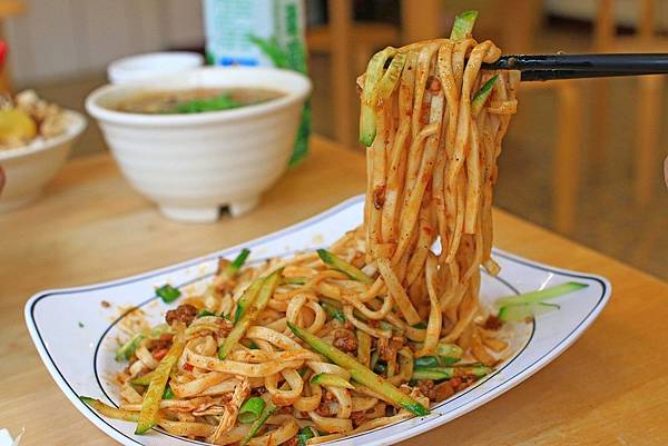 【中壢美食】雙陳魯肉飯-從無到有都是親自製的美味小吃