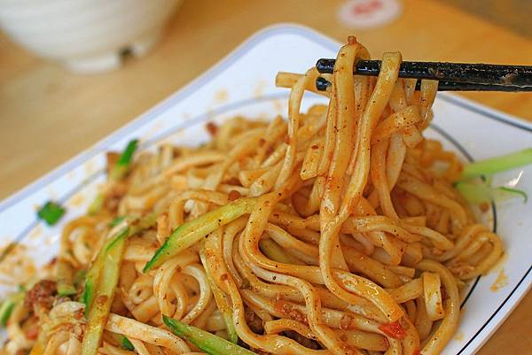 【中壢美食】雙陳魯肉飯-從無到有都是親自製的美味小吃