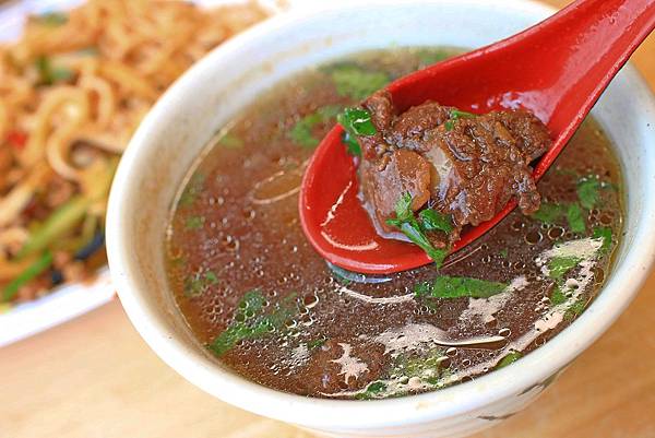 【中壢美食】雙陳魯肉飯-從無到有都是親自製的美味小吃