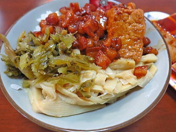 【新竹美食】黑皮驊魯肉飯-內行人才知道的超美味魯肉飯