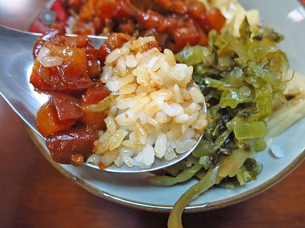 【新竹美食】黑皮驊魯肉飯-內行人才知道的超美味魯肉飯