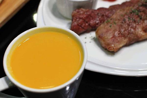 【台北美食】Fa cafe 天母店-深夜裡的咖啡酒館