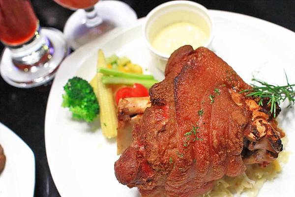 【台北美食】Fa cafe 天母店-深夜裡的咖啡酒館