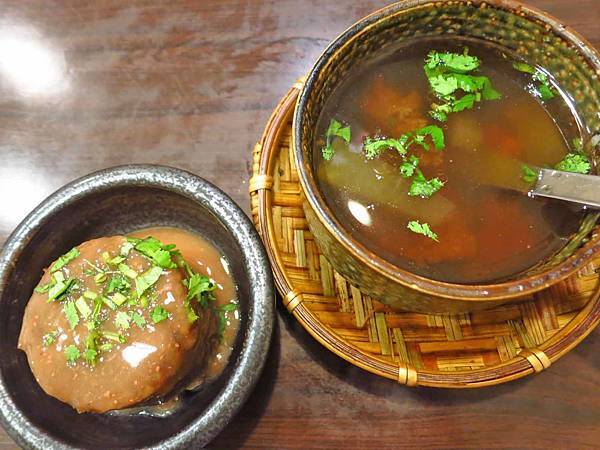 【台北美食】何家排骨酥-超過40年的西門町美食老店 【台北美食】何家排骨酥-超過40年的西門町美食老店