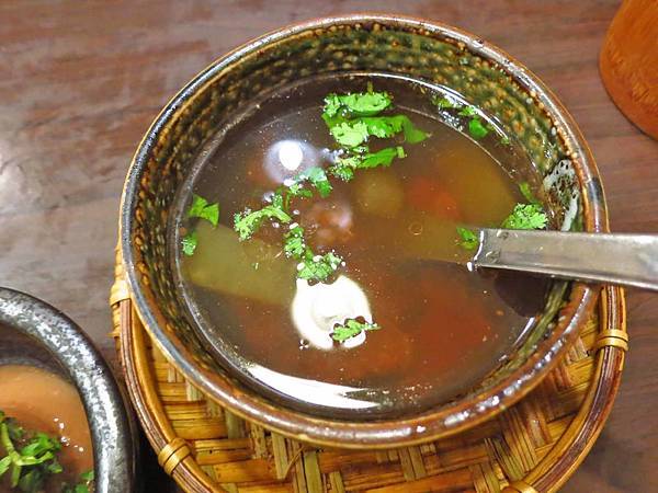 【台北美食】何家排骨酥-超過40年的西門町美食老店
