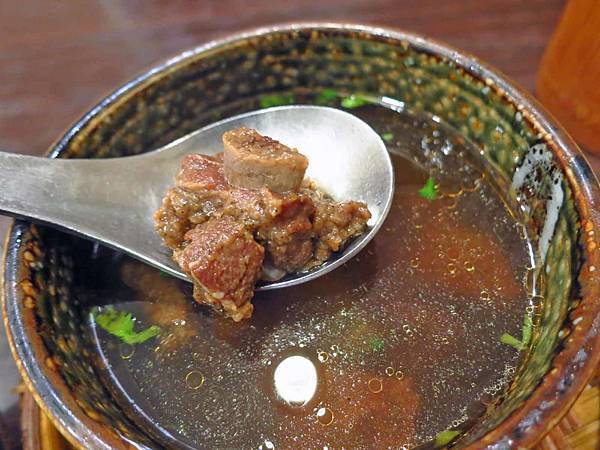 【台北美食】何家排骨酥-超過40年的西門町美食老店