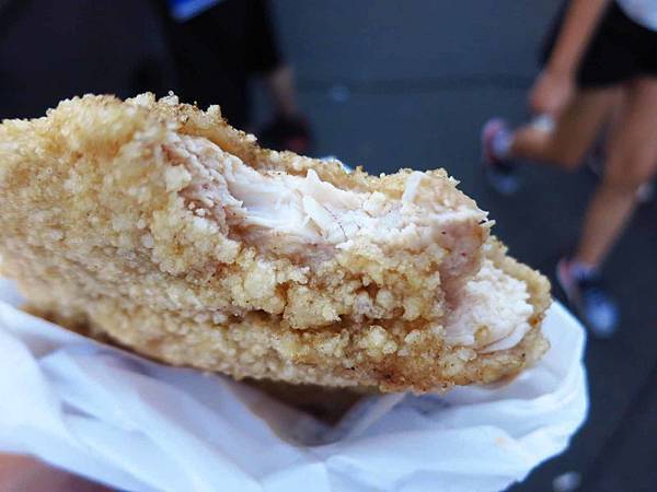 【台北美食】士林豪大大雞排-國外觀光客來這必吃超大SIZE雞排