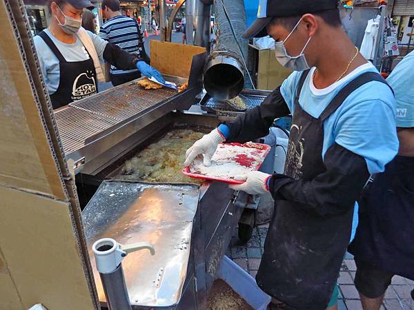 【台北美食】士林豪大大雞排-國外觀光客來這必吃超大SIZE雞排