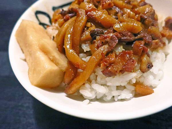 【台北美食】西門金鋒魯肉飯-西門町裡超便宜又美味的魯肉飯