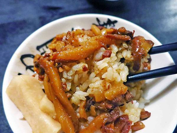 【台北美食】西門金鋒魯肉飯-西門町裡超便宜又美味的魯肉飯
