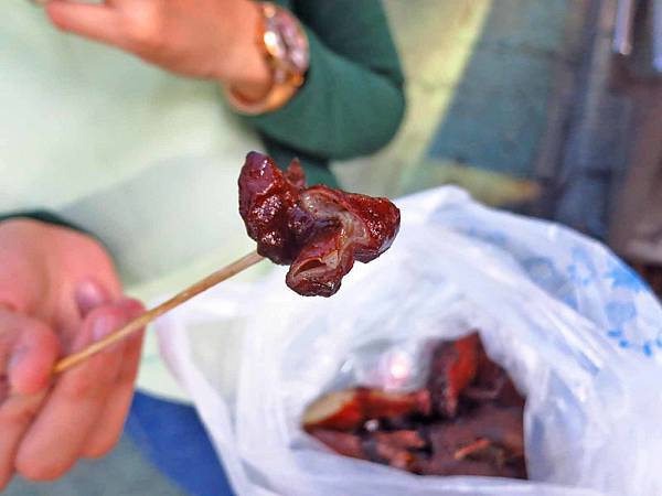 【台北美食】高雄東山鴨頭-士林夜市裡的超人氣東山鴨頭店