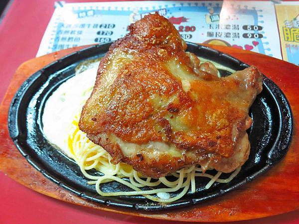 【台北美食】師傅的店-隱身在西門町商圈地下室的平價牛排店 【台北美食】師傅的店-隱身在西門町商圈地下室的平價牛排店