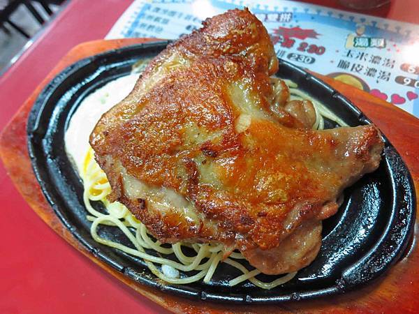 【台北美食】師傅的店-隱身在西門町商圈地下室的平價牛排店 【台北美食】師傅的店-隱身在西門町商圈地下室的平價牛排店