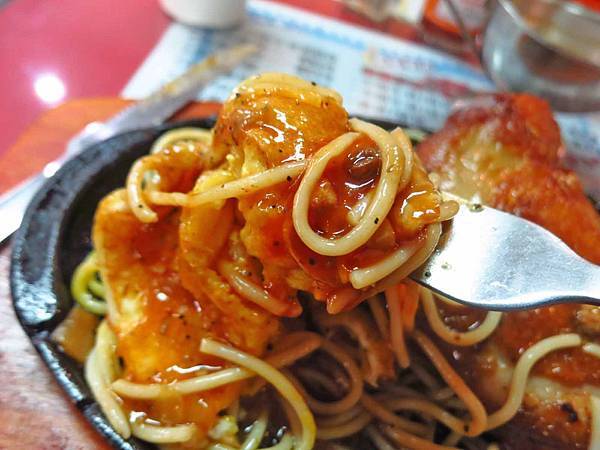 【台北美食】師傅的店-隱身在西門町商圈地下室的平價牛排店 【台北美食】師傅的店-隱身在西門町商圈地下室的平價牛排店