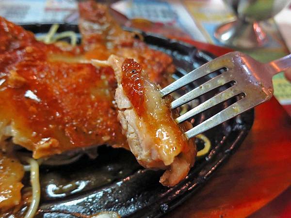 【台北美食】師傅的店-隱身在西門町商圈地下室的平價牛排店 【台北美食】師傅的店-隱身在西門町商圈地下室的平價牛排店