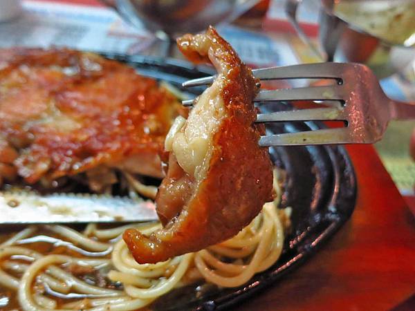 【台北美食】師傅的店-隱身在西門町商圈地下室的平價牛排店 【台北美食】師傅的店-隱身在西門町商圈地下室的平價牛排店