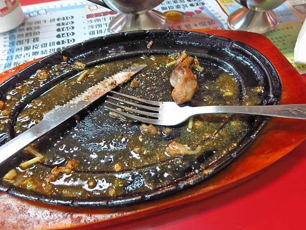 【台北美食】師傅的店-隱身在西門町商圈地下室的平價牛排店 【台北美食】師傅的店-隱身在西門町商圈地下室的平價牛排店