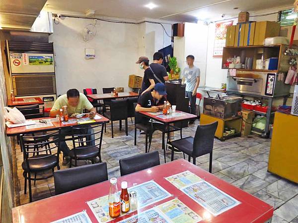 【台北美食】師傅的店-隱身在西門町商圈地下室的平價牛排店 【台北美食】師傅的店-隱身在西門町商圈地下室的平價牛排店