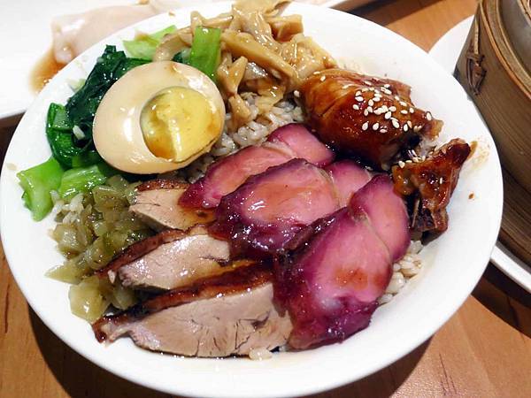 【台北美食】新港茶餐廳-超過200樣餐點的港式茶餐廳