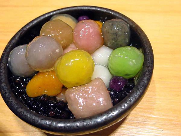 【台北美食】台南東區焦糖煉乳包心粉圓-熱量爆表，令人驚艷的超大焦糖冰