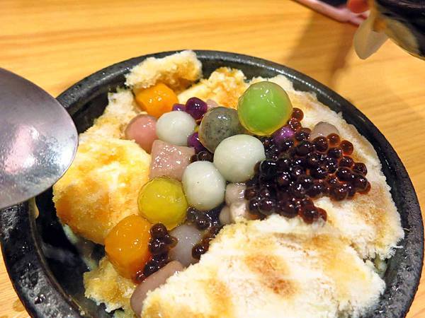 【台北美食】台南東區焦糖煉乳包心粉圓-熱量爆表，令人驚艷的超大焦糖冰