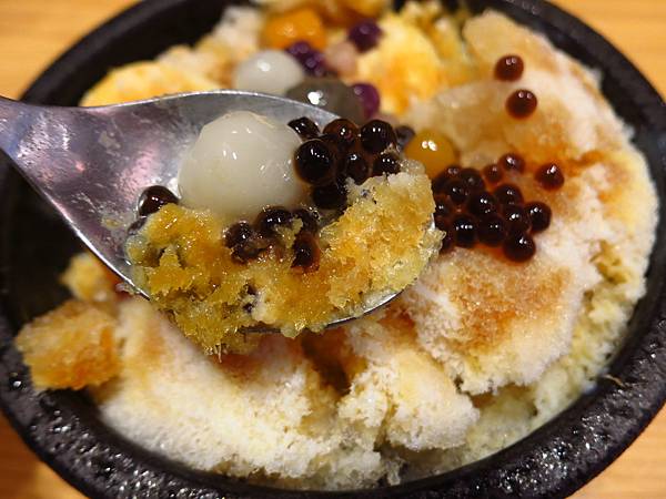 【台北美食】台南東區焦糖煉乳包心粉圓-熱量爆表，令人驚艷的超大焦糖冰