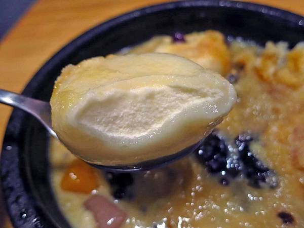 【台北美食】台南東區焦糖煉乳包心粉圓-熱量爆表，令人驚艷的超大焦糖冰