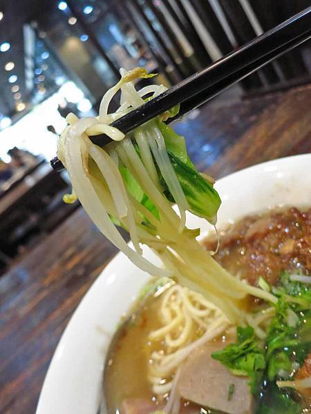 【新竹美食】竹東邱記排骨酥麵-新竹人最愛的美味排骨酥麵