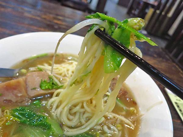 【新竹美食】竹東邱記排骨酥麵-新竹人最愛的美味排骨酥麵