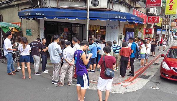【台北美食】三味食堂-超級巨無霸鮭魚壽司