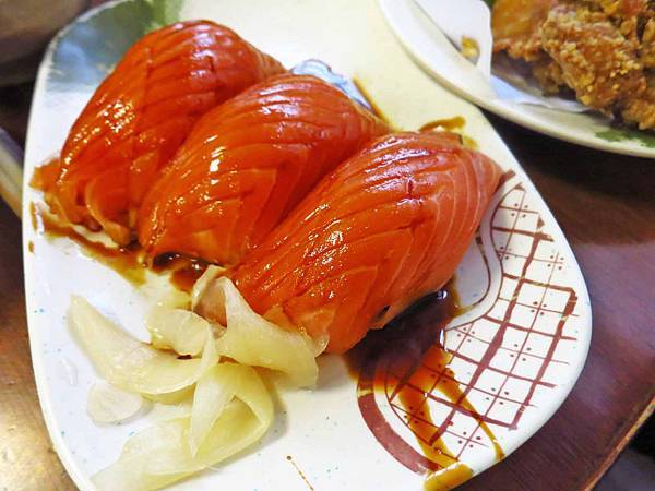 【台北美食】三味食堂-超級巨無霸鮭魚壽司