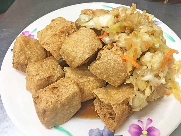 【三重美食】林記臭豆腐、大腸麵線-吃的到豆香味的超酥脆臭豆腐