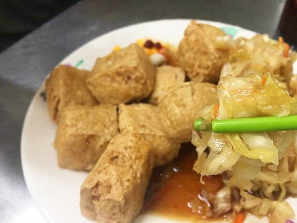 【三重美食】林記臭豆腐、大腸麵線-吃的到豆香味的超酥脆臭豆腐