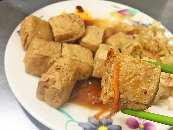 【三重美食】林記臭豆腐、大腸麵線-吃的到豆香味的超酥脆臭豆腐